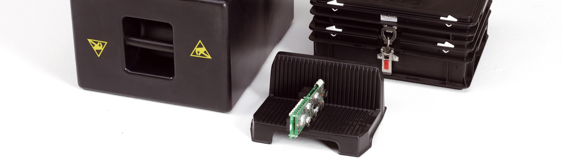 ESD veilige bakken en pallets